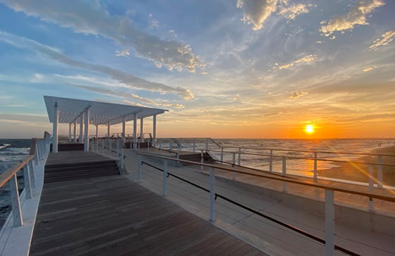 The SUNSET Pier & Cafe